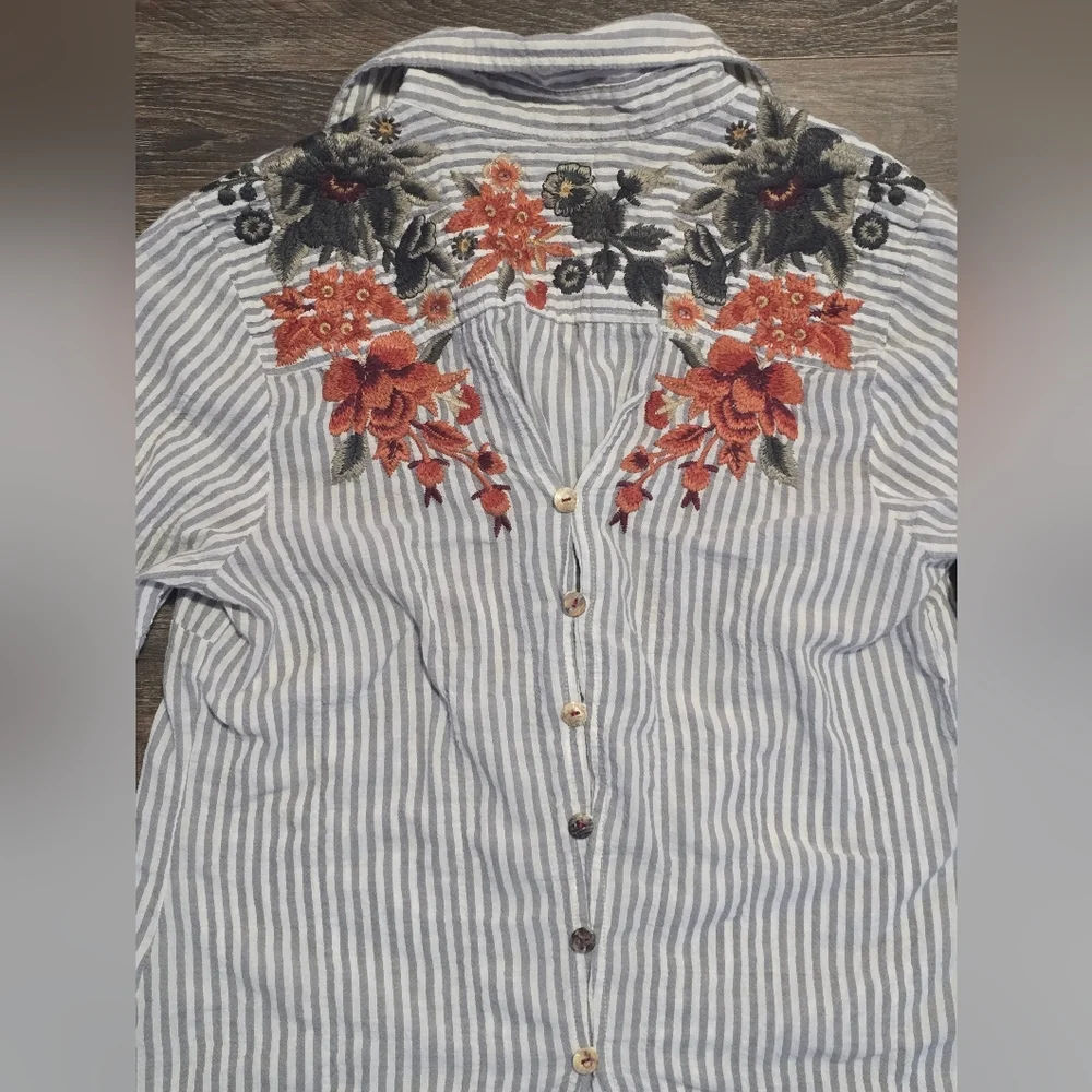 Johnny Was Workshop Button Down Shirt Lot of 2 Size Small - Picture 2 of 15